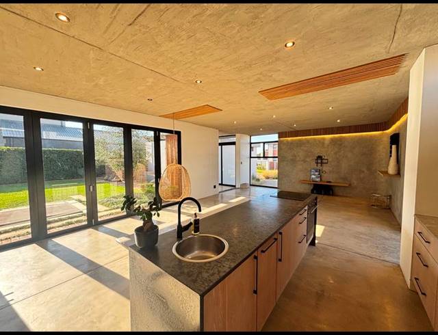 4 BEDROOM HOUSE FOR SALE IN SIX FOUNTAINS RESIDENTIAL ESTATE